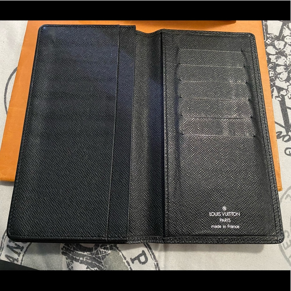 Black Taiga leather Louis Vuitton Brazza wallet